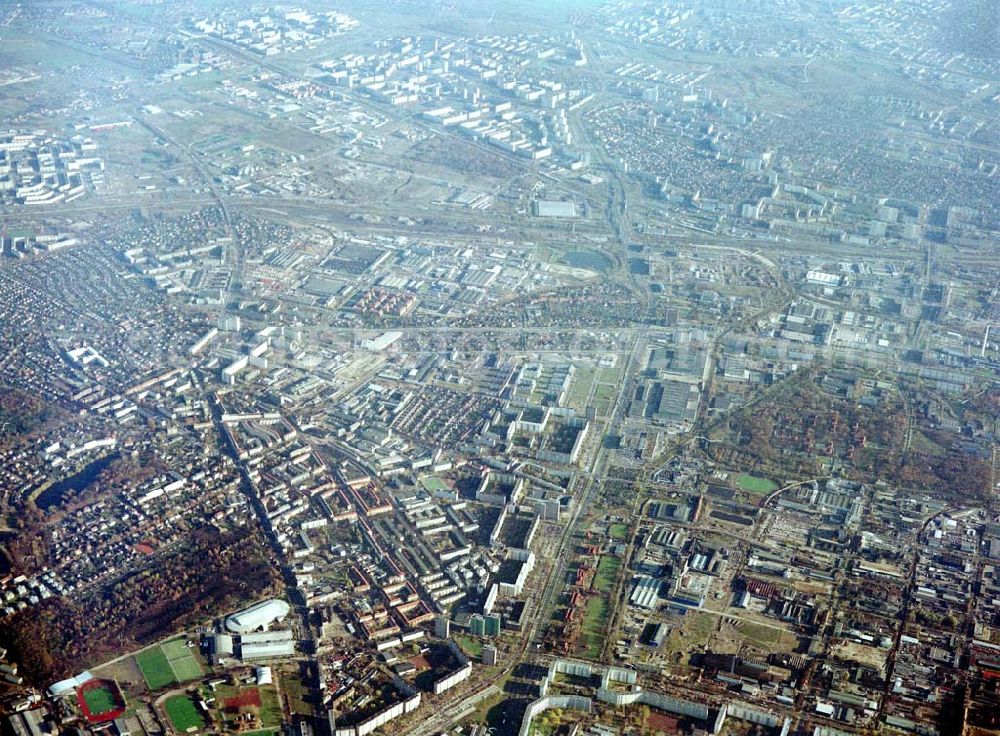 Berlin - Hohenschönhausen from the bird's eye view: Wohngebiete an der Landsberger Allee in Berlin - Hohenschönhausen.