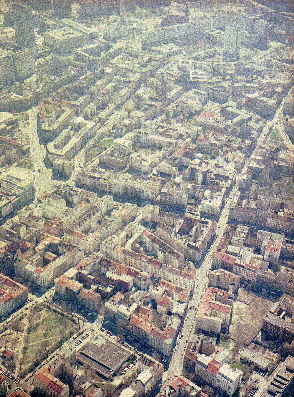 Berlin - Prenzlauer - Berg from the bird's eye view: Wohngebiete an der Lottumstraße in Berlin - Prenzlauer - Berg.