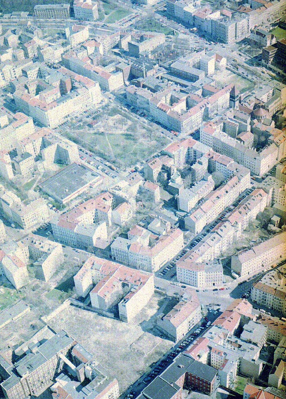 Berlin - Prenzlauer - Berg from above - Wohngebiete an der Lottumstraße in Berlin - Prenzlauer - Berg.