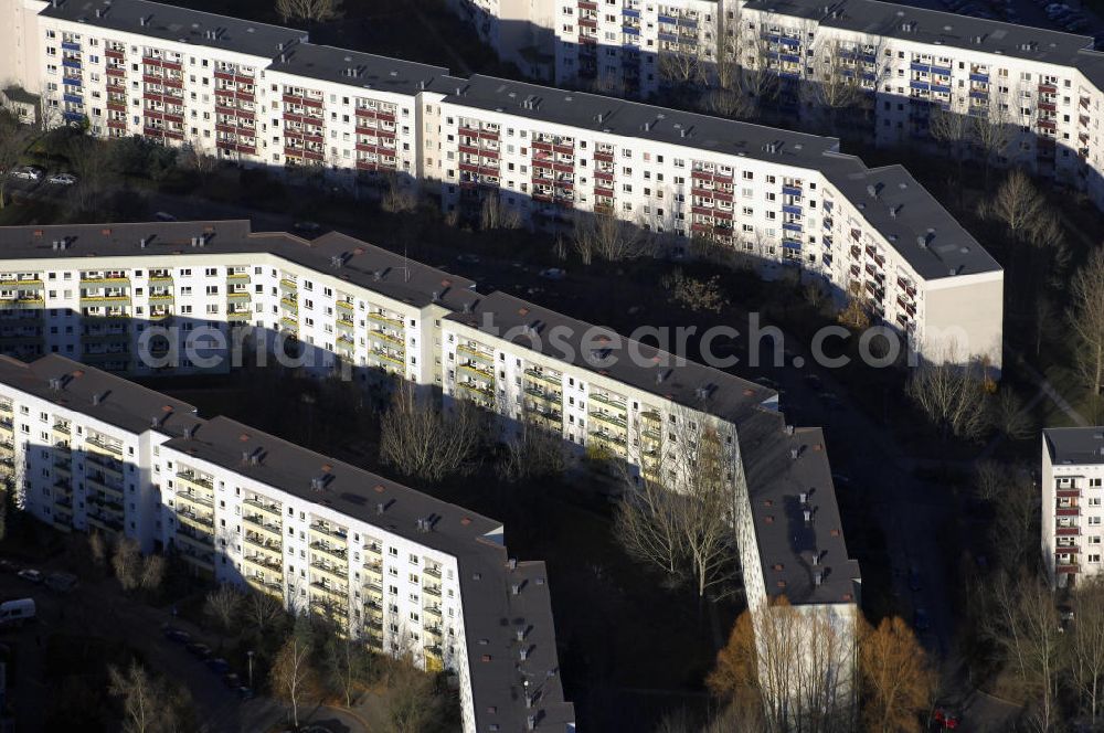 Berlin from above - Blick auf die Wohngebiete an der Ludwigsluster Strasse, Teterower Ring, Bolzenburger Strasse, Bansiner Strasse am U-Bahnhof Kaulsdorf-Nord in Berlin-Hellersdorf