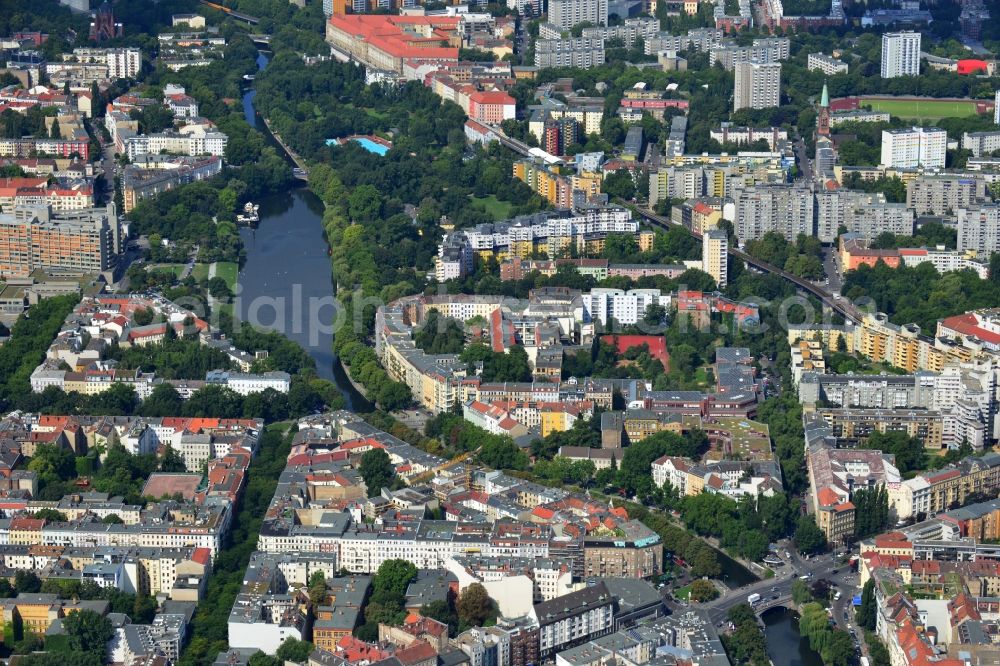 Berlin from the bird's eye view: Residential areas along the Landwehr Canal in the Kreuzberg district in Berlin