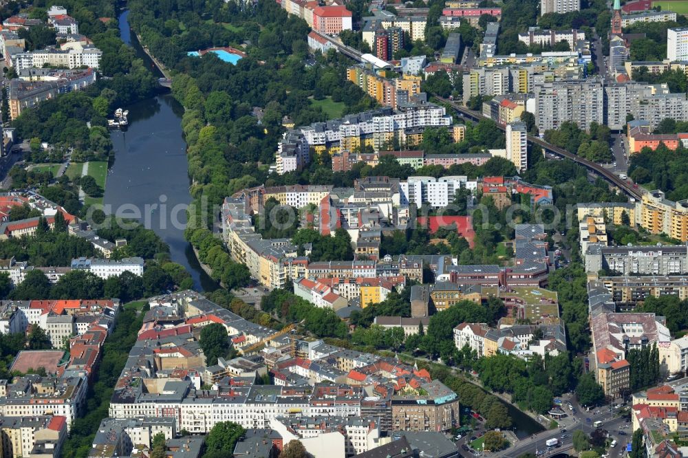 Aerial image Berlin - Residential areas along the Landwehr Canal in the Kreuzberg district in Berlin