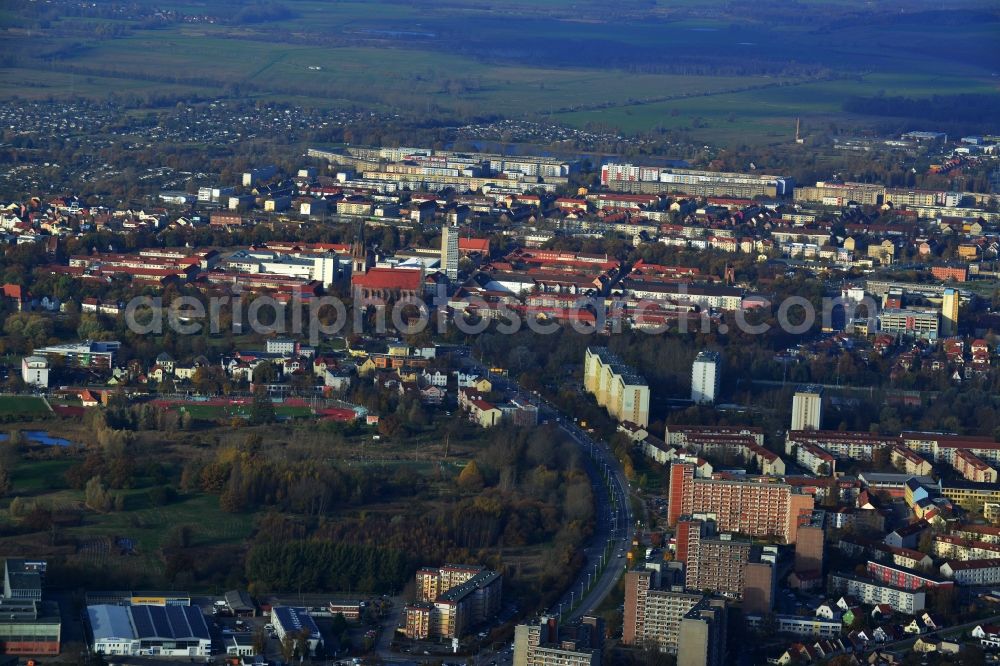 Aerial image Neubrandenburg - View from the south of the city center of Neubrandenburg in the state Mecklenburg-Western Pomerania. City view with the city district Innenstadt and residential areas with apartment buildings and prefabricated buildings