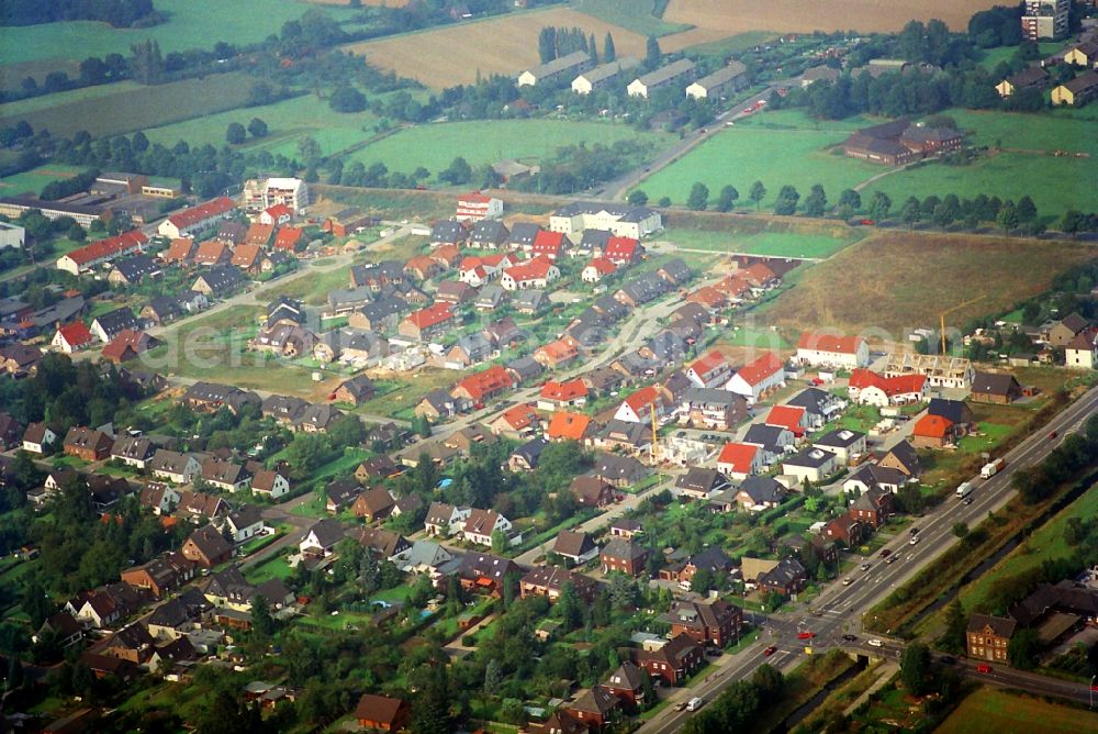 Kamp-Lintfort from the bird's eye view: Residential areas in the district Niersenbruch in Kamp-Lintfort in North Rhine-Westphalia