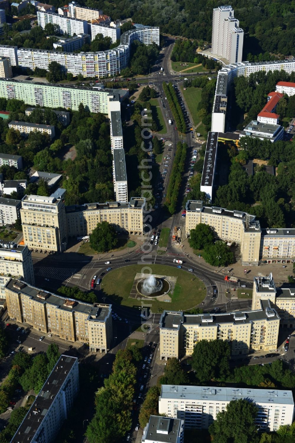 Aerial photograph Berlin Friedrichshain - View of the Strausberger Platz with fountain in the district Friedrichshain of Berlin. The Strausberger Platz marks the border to the borough Mitte. The place was arranged 1967 after a fountain, designed by Fritz Kühn, had been constructed