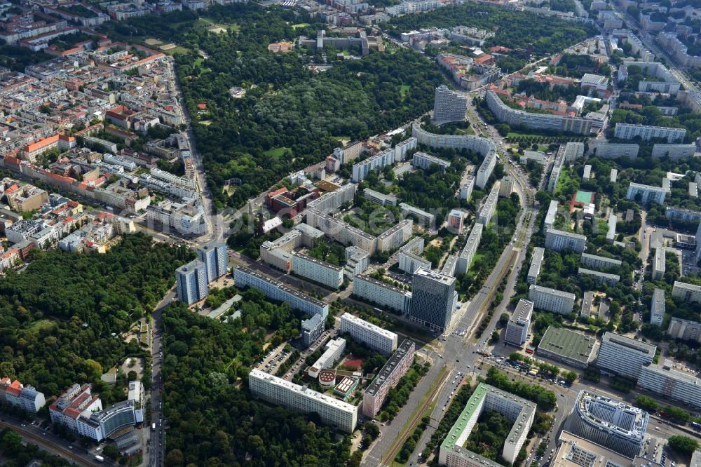 Berlin from the bird's eye view: Residential areas at the public park Friedrichshain district of Berlin