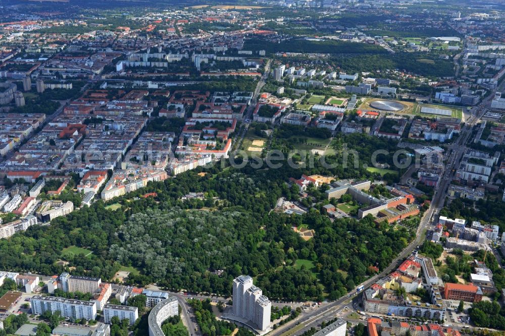 Aerial image Berlin - Residential areas at the public park Friedrichshain district of Berlin