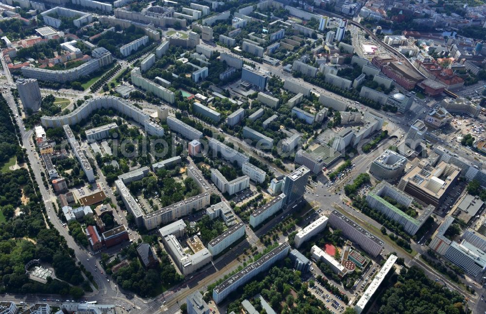 Berlin from above - Residential areas at the public park Friedrichshain district of Berlin