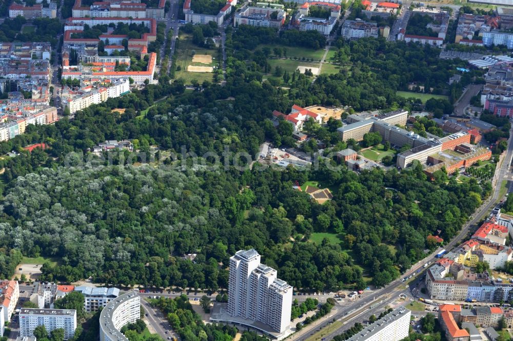 Berlin from above - Residential areas at the public park Friedrichshain district of Berlin