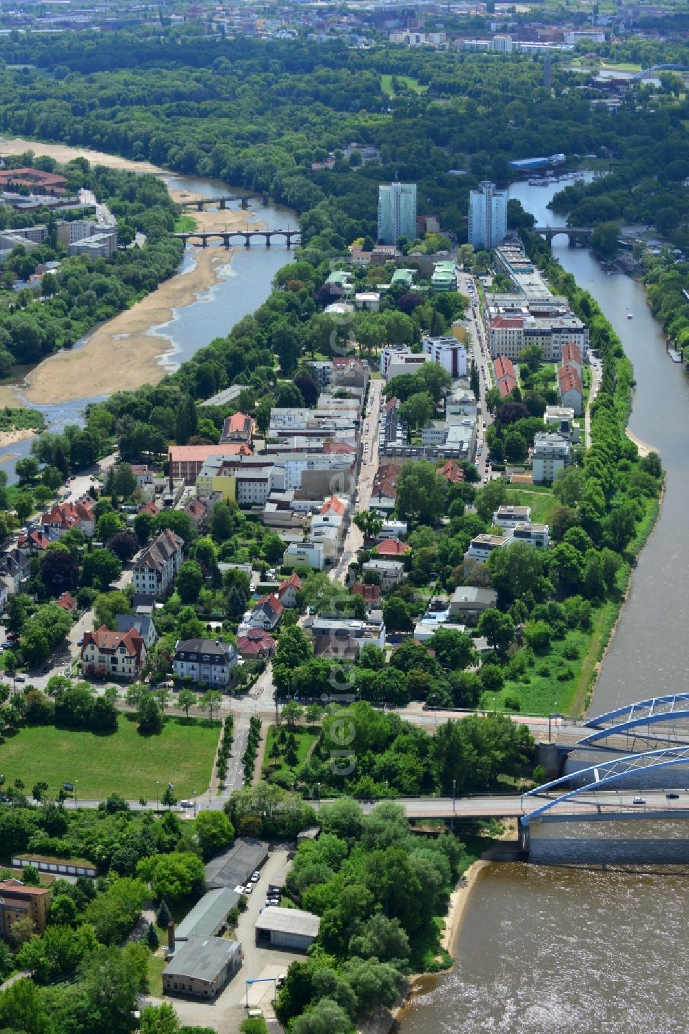 Aerial image Magdeburg - Residential areas on the Werder - island on the banks of the Elbe and the Old Elbe in Magdeburg in Saxony-Anhalt