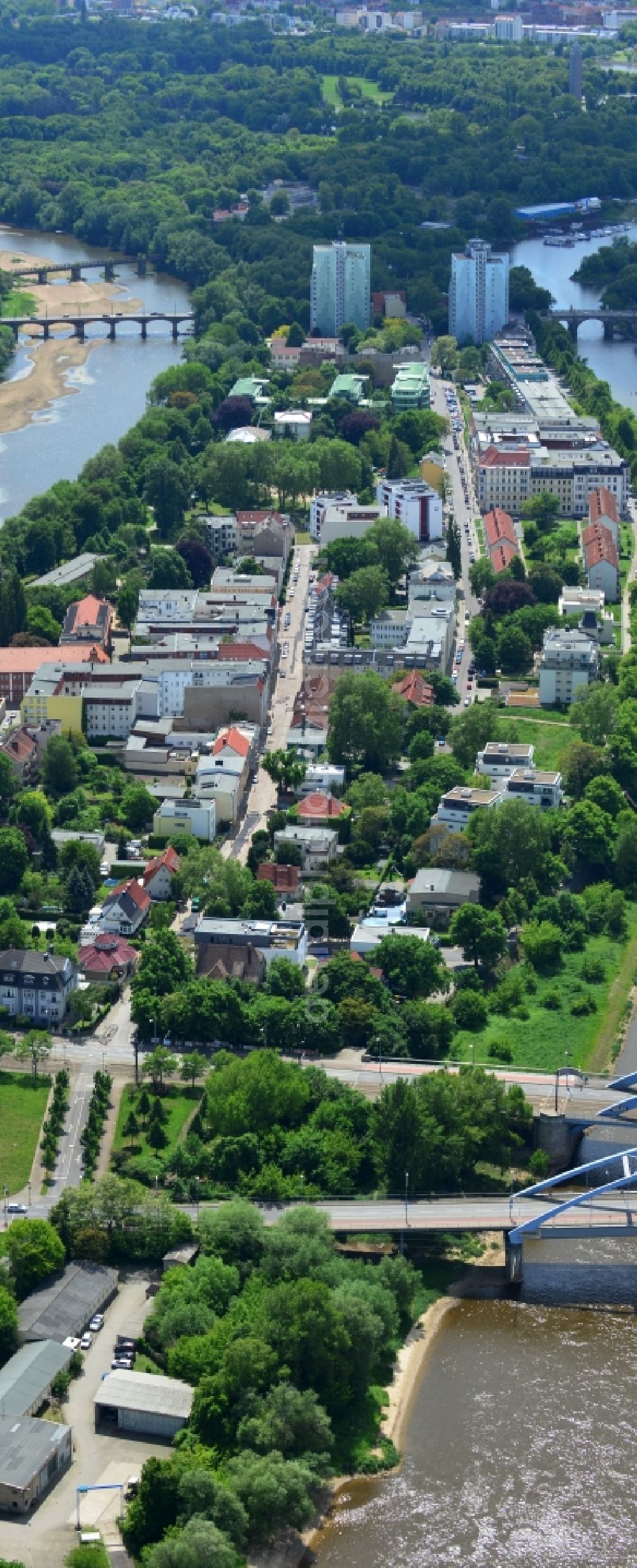 Aerial photograph Magdeburg - Residential areas on the Werder - island on the banks of the Elbe and the Old Elbe in Magdeburg in Saxony-Anhalt