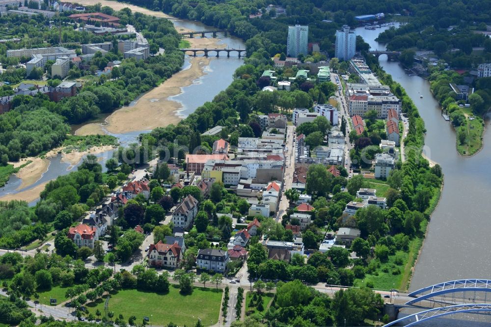 Aerial photograph Magdeburg - Residential areas on the Werder - island on the banks of the Elbe and the Old Elbe in Magdeburg in Saxony-Anhalt