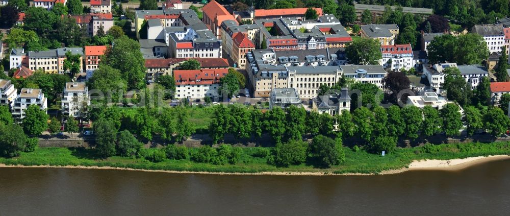 Aerial photograph Magdeburg - Residential areas on the Werder - island on the banks of the Elbe and the Old Elbe in Magdeburg in Saxony-Anhalt