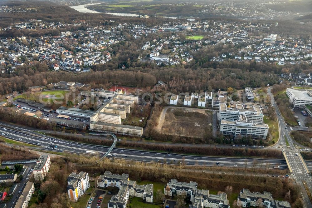 Aerial photograph Essen - Mixing of residential and commercial settlements along the Norbertstrasse - Autobahn BAB A52 in Essen in the state North Rhine-Westphalia, Germany