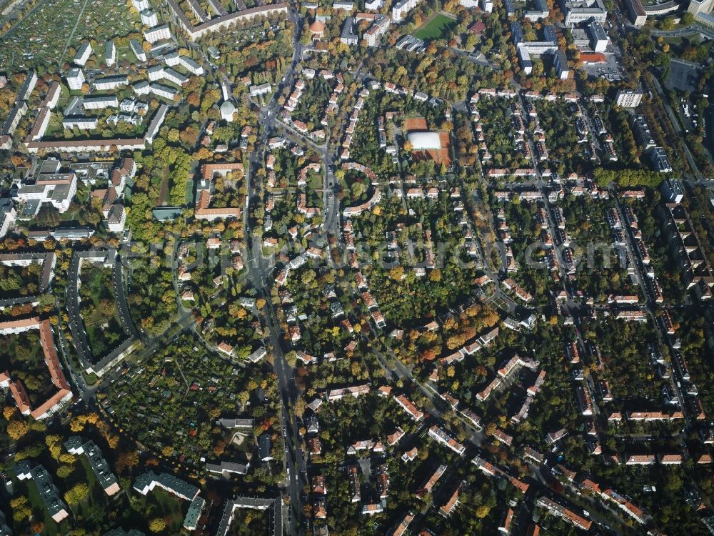 Berlin from the bird's eye view: Settlement along the Paradestrasse - Boelckestrasse - Bundesring - Manfred von Richthofen Strasse around the Adolf Scheidt Platz in Berlin