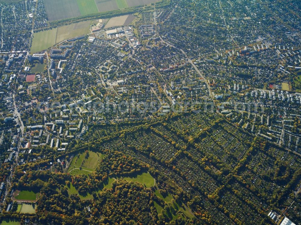 Aerial image Berlin - Settlement at the crossroads Marienfelder Chaussee and Quarzweg in Berlin in Germany