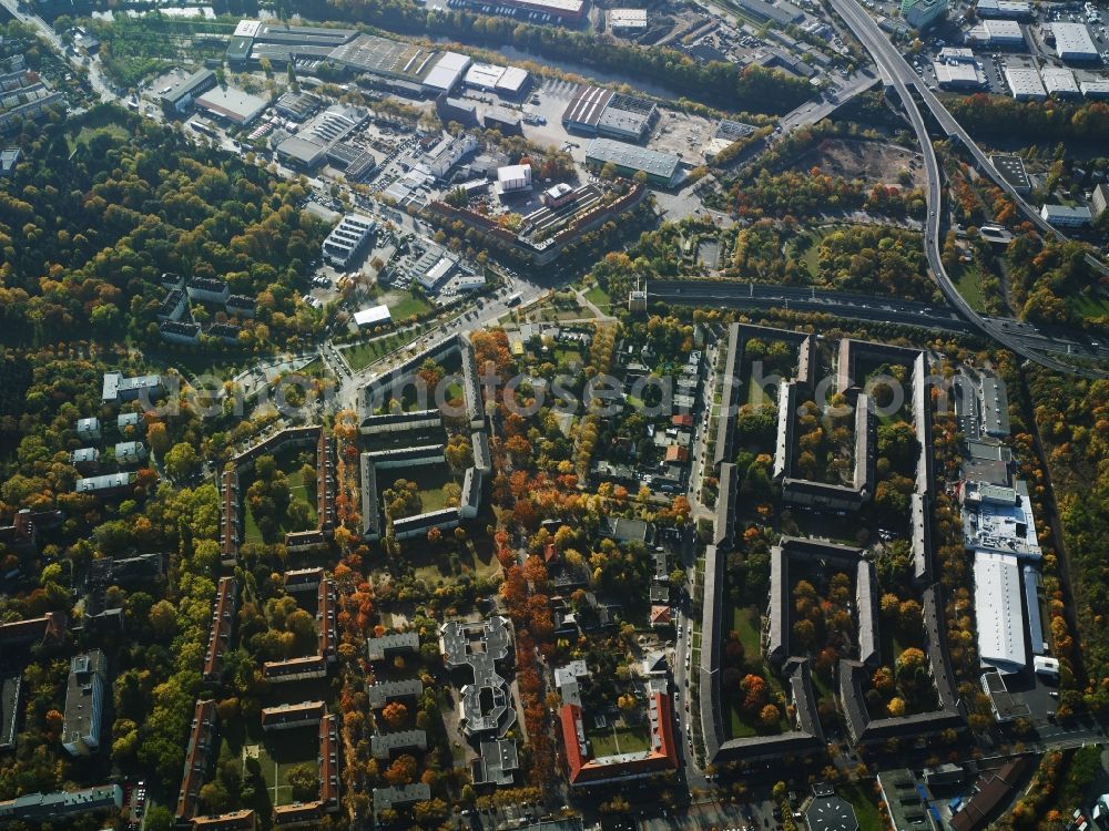 Berlin from the bird's eye view: Settlement and the nearby river Nuthekanal in the district Tempelhof-Schoeneberg in Berlin in Germany