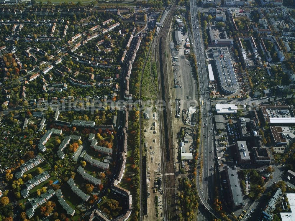 Aerial photograph Berlin - Settlement along the Boelckestrasse - Hoeppnerstrasse - Manfred von Richthofen Strasse nahe the ground of the BSR recycling centre in Berlin