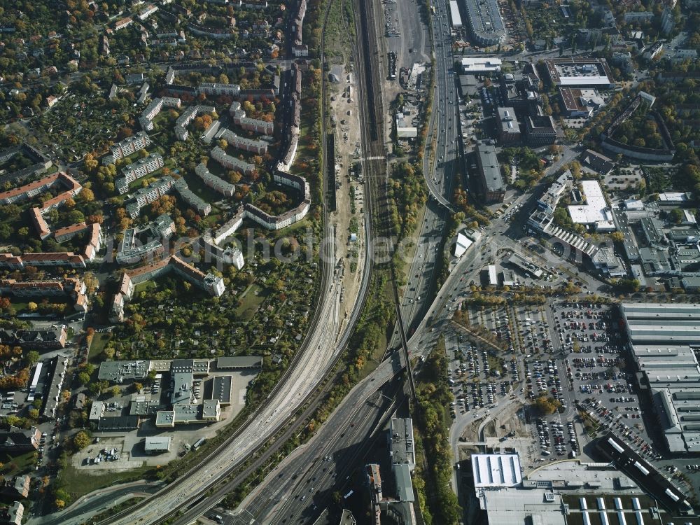 Berlin from above - Settlement along the Boelckestrasse - Hoeppnerstrasse - Manfred von Richthofen Strasse nahe the ground of the BSR recycling centre in Berlin