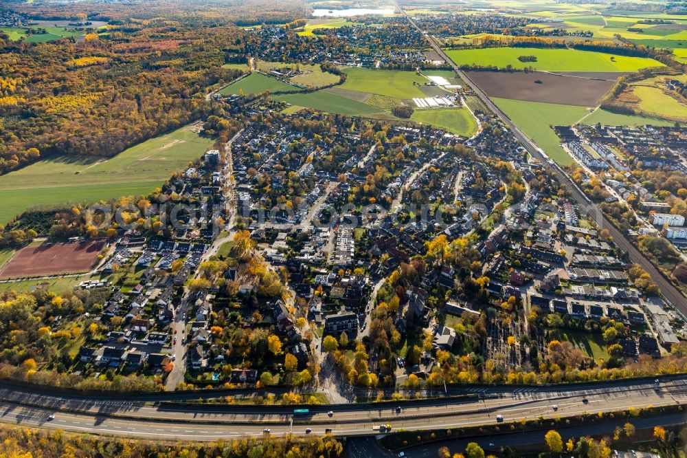 Duisburg from the bird's eye view: Settlement along the Bundesautobahn A524 in Duisburg in the state North Rhine-Westphalia, Germany