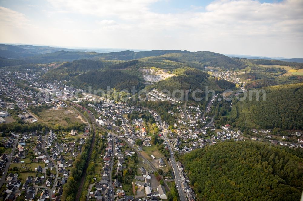 Struthütten from the bird's eye view: Settlement along the Faellstrasse in Struthuetten in the state Rhineland-Palatinate, Germany