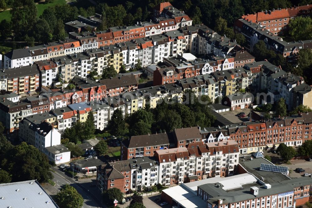 Aerial photograph Kiel - Settlement along the Heischstrasse and the Heintzestrasse in Kiel in the state Schleswig-Holstein