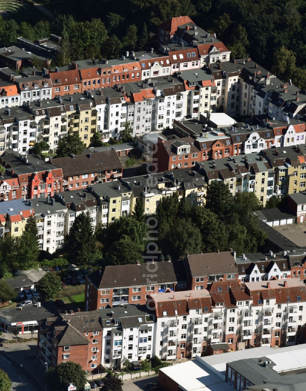 Kiel from above - Settlement along the Heischstrasse and the Heintzestrasse in Kiel in the state Schleswig-Holstein