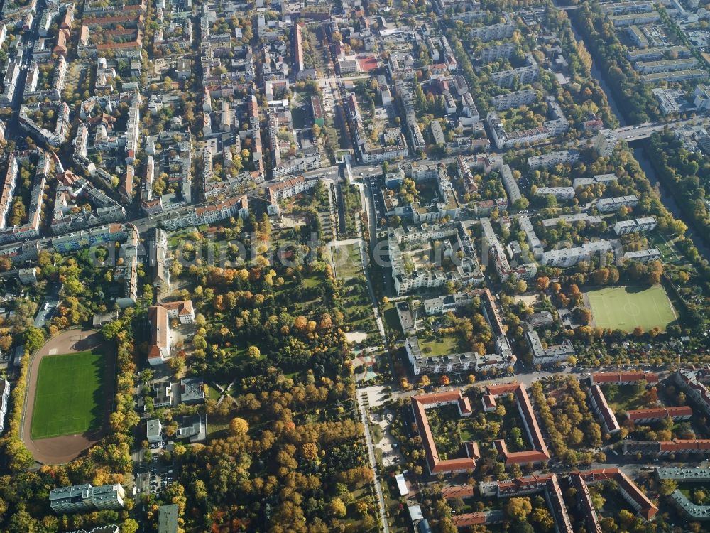 Aerial photograph Berlin - Residential area along the Silbersteinstrasse - Buschkrugallee the sports field Mariendorfer way in the district of Neukoelln in Berlin