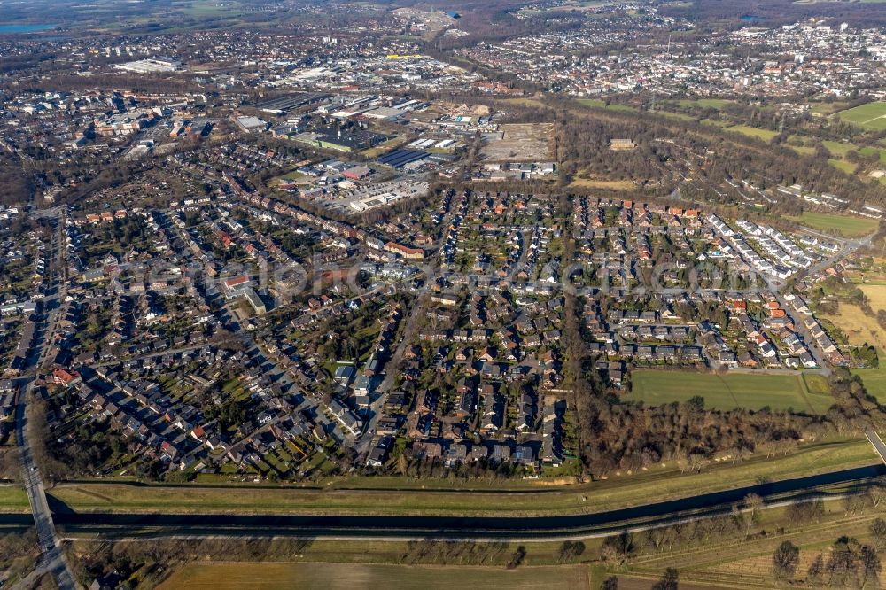 Dinslaken from the bird's eye view: Settlement along the Weststrasse - Buchenstrasse in Dinslaken in the state North Rhine-Westphalia, Germany