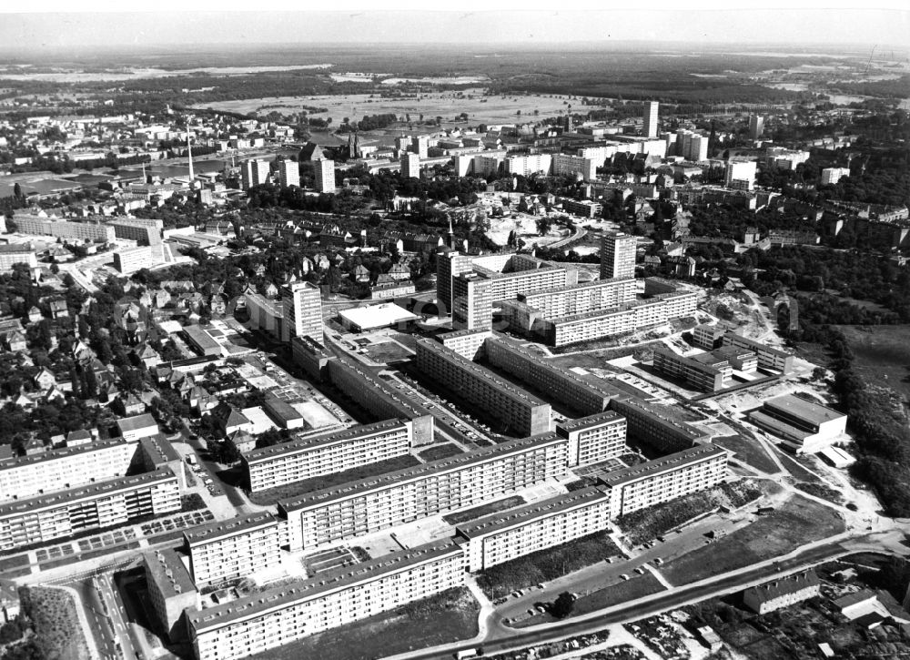 Aerial photograph Frankfurt (Oder) - Settlement near the national border in Frankfurt (Oder) in the state Brandenburg. In the background the neighbouring country poland