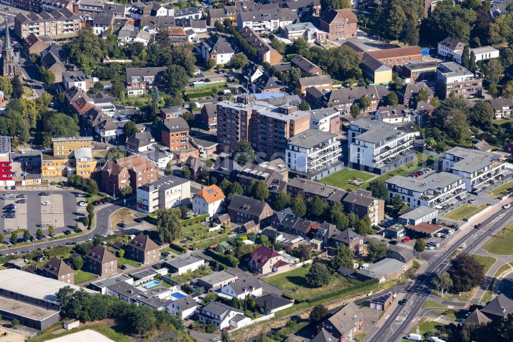 Hückelhoven from the bird's eye view: Residential area of a mixed development of single-family and multi-family houses in Hueckelhoven in the federal state of North Rhine-Westphalia, Germany