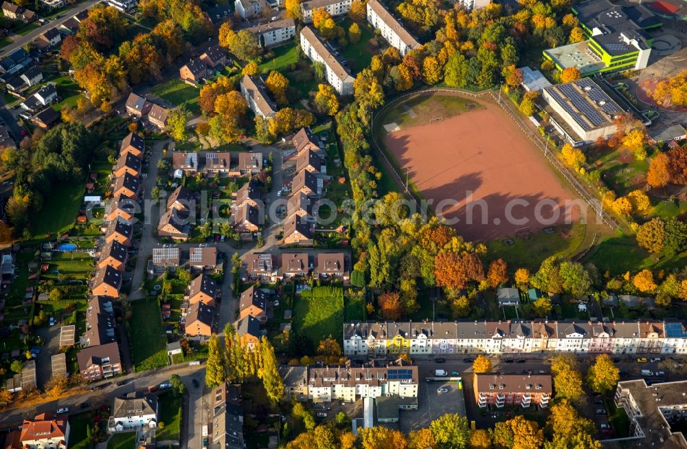 Aerial image Brauck - Residential area in the autumnal Brauck in the state of North Rhine-Westphalia. The residential buildings and houses are located near a sports pitch