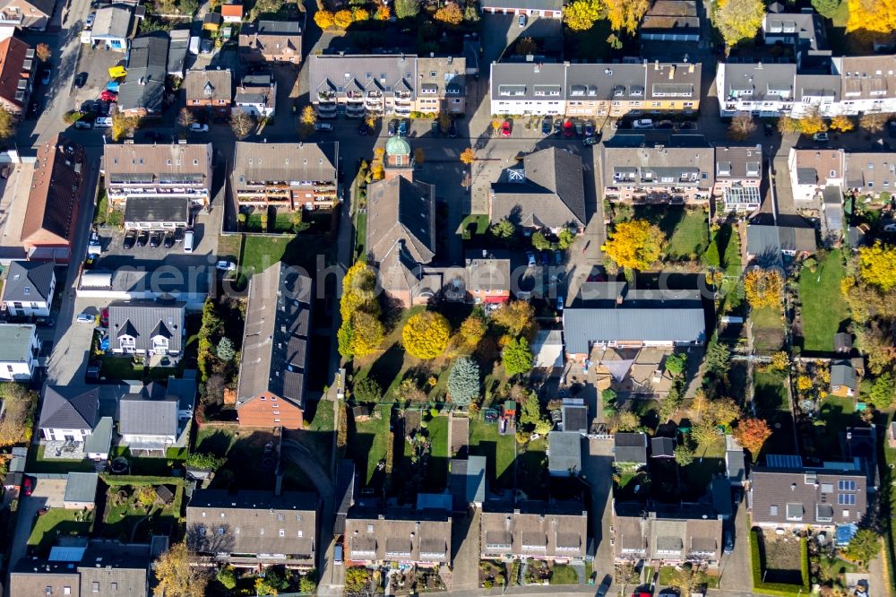 Aerial photograph Duisburg - Settlement on Herz-Jesu-Kirche in Duisburg in the state North Rhine-Westphalia, Germany