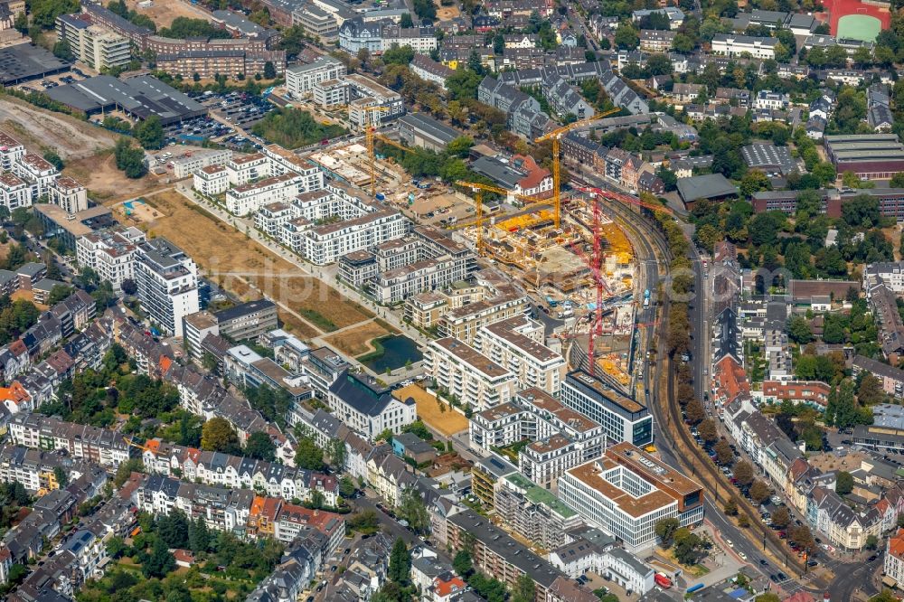 Aerial image Düsseldorf - Residential area with apartment buildings between Greifweg, Ria-Thiele-Strasse and Hansaallee in the district Oberkassel of Duesseldorf in the state of North Rhine-Westphalia