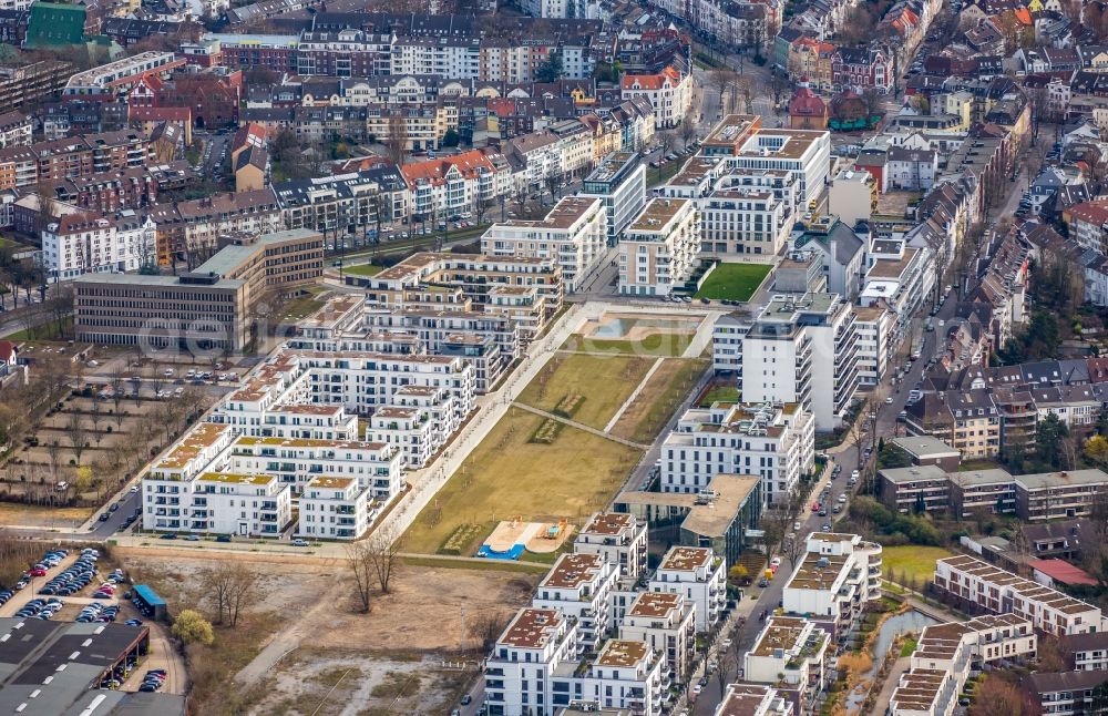 Düsseldorf from above - Residential area with apartment buildings between Greifweg, Ria-Thiele-Strasse and Hansaallee in the district Oberkassel of Duesseldorf in the state of North Rhine-Westphalia