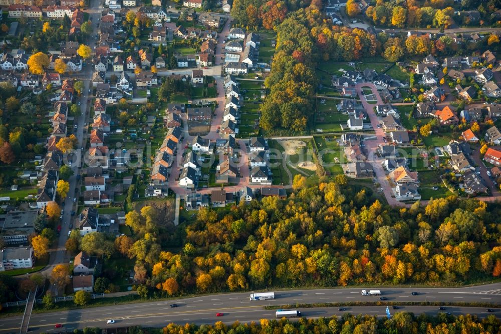 Aerial image Gladbeck - Residential area in the North of federal highway B224 in autumnal Gladbeck in the state of North Rhine-Westphalia