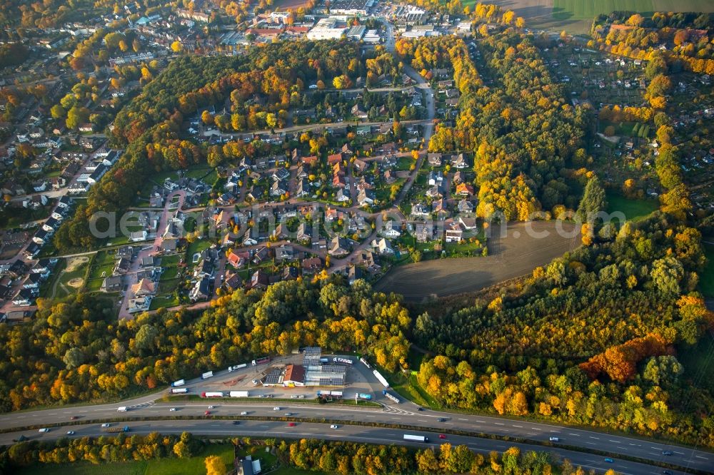 Aerial photograph Gladbeck - Residential area in the North of federal highway B224 in autumnal Gladbeck in the state of North Rhine-Westphalia