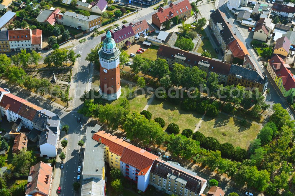 Finsterwalde from the bird's eye view: Residential area along the park with the old water tower in Finsterwalde in the state Brandenburg, Germany