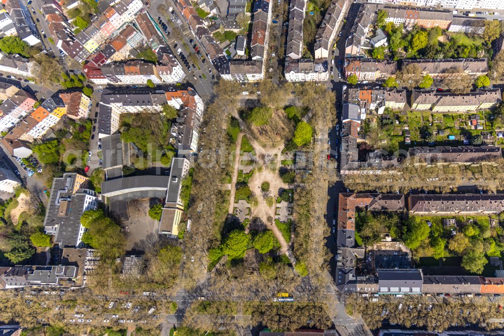 Aerial image Dortmund - Residential area along the park Nordmarkt in the district Nordmarkt-Ost in Dortmund in the state North Rhine-Westphalia, Germany