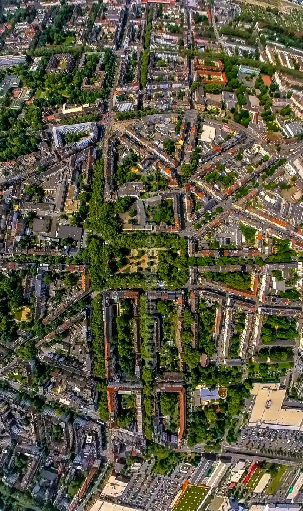 Aerial photograph Dortmund - Residential area along the park Nordmarkt in the district Nordmarkt-Ost in Dortmund in the state North Rhine-Westphalia, Germany