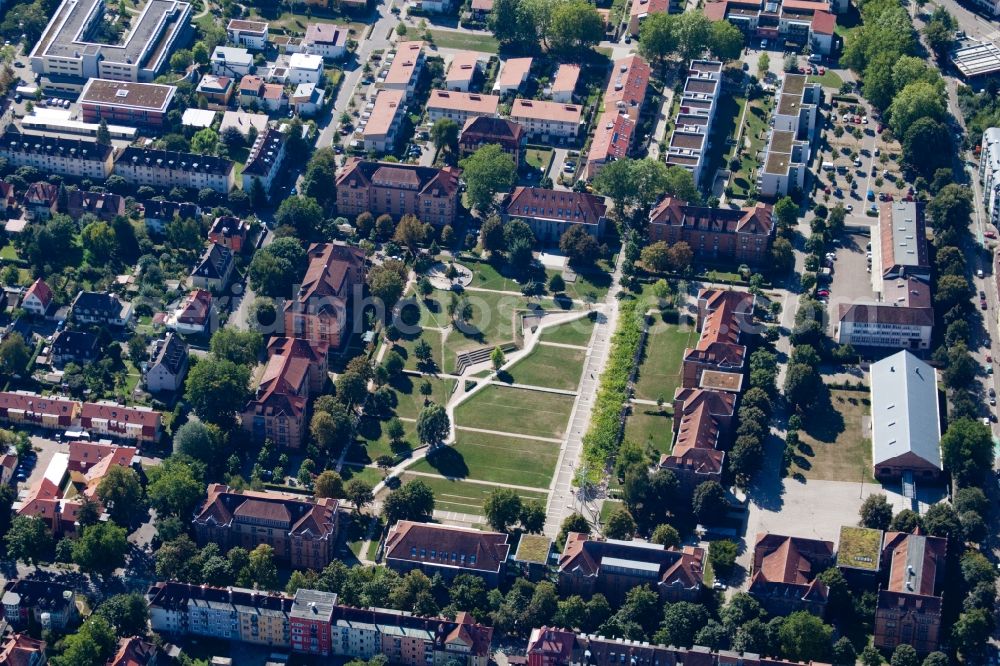 Offenburg from the bird's eye view: Residential area along the park Platz of Verfassungsfreunde in Offenburg in the state Baden-Wuerttemberg, Germany