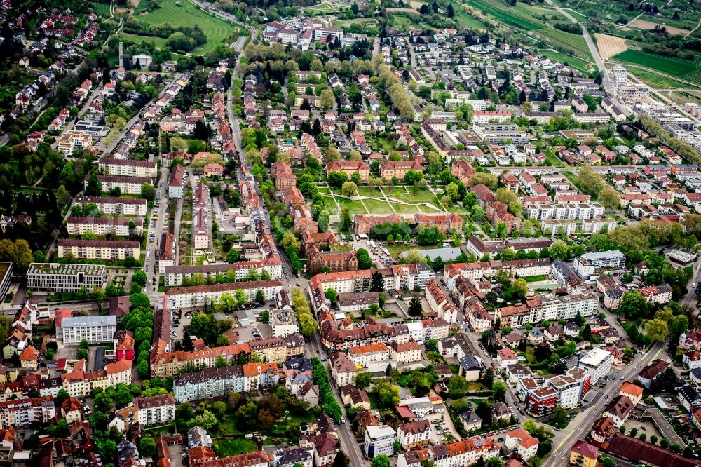 Aerial image Offenburg - Residential area along the park Platz of Verfassungsfreunde in Offenburg in the state Baden-Wuerttemberg, Germany