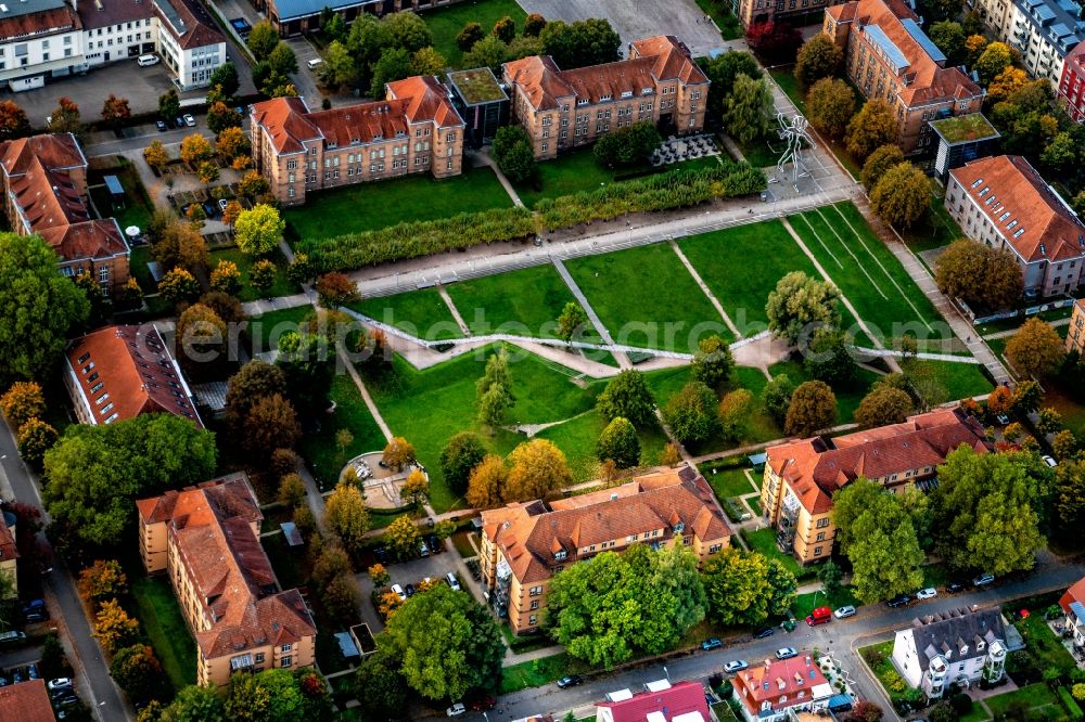 Aerial photograph Offenburg - Residential area along the park Platz of Verfassungsfreunde in Offenburg in the state Baden-Wuerttemberg, Germany