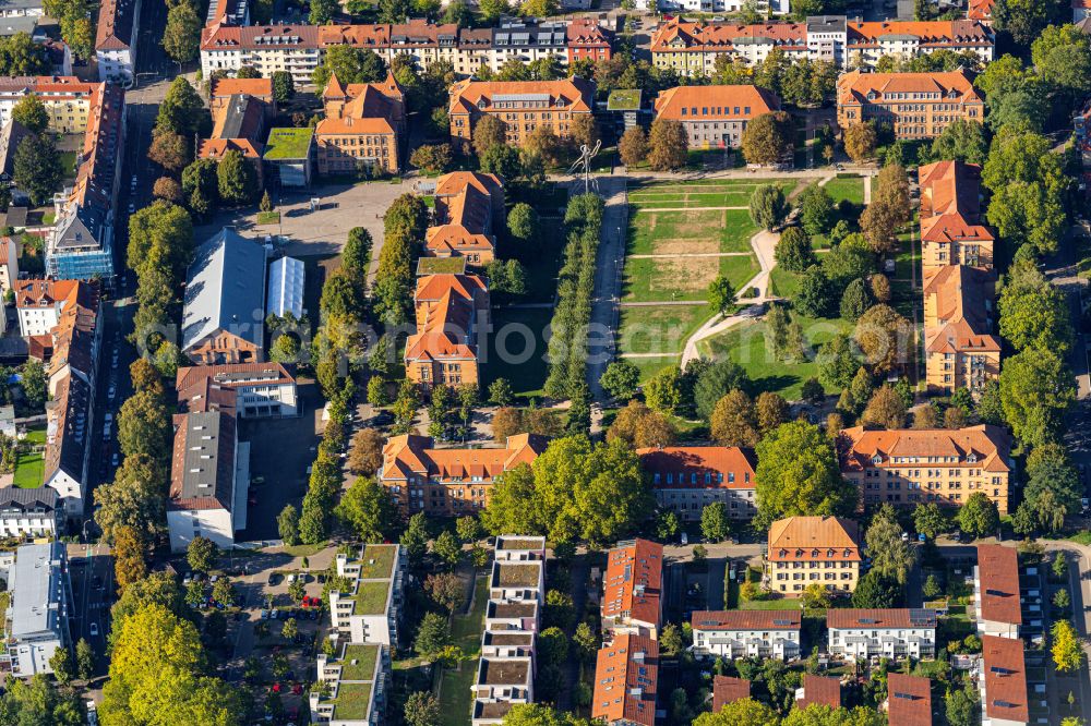 Offenburg from the bird's eye view: Residential area along the park Platz of Verfassungsfreunde in Offenburg in the state Baden-Wuerttemberg, Germany