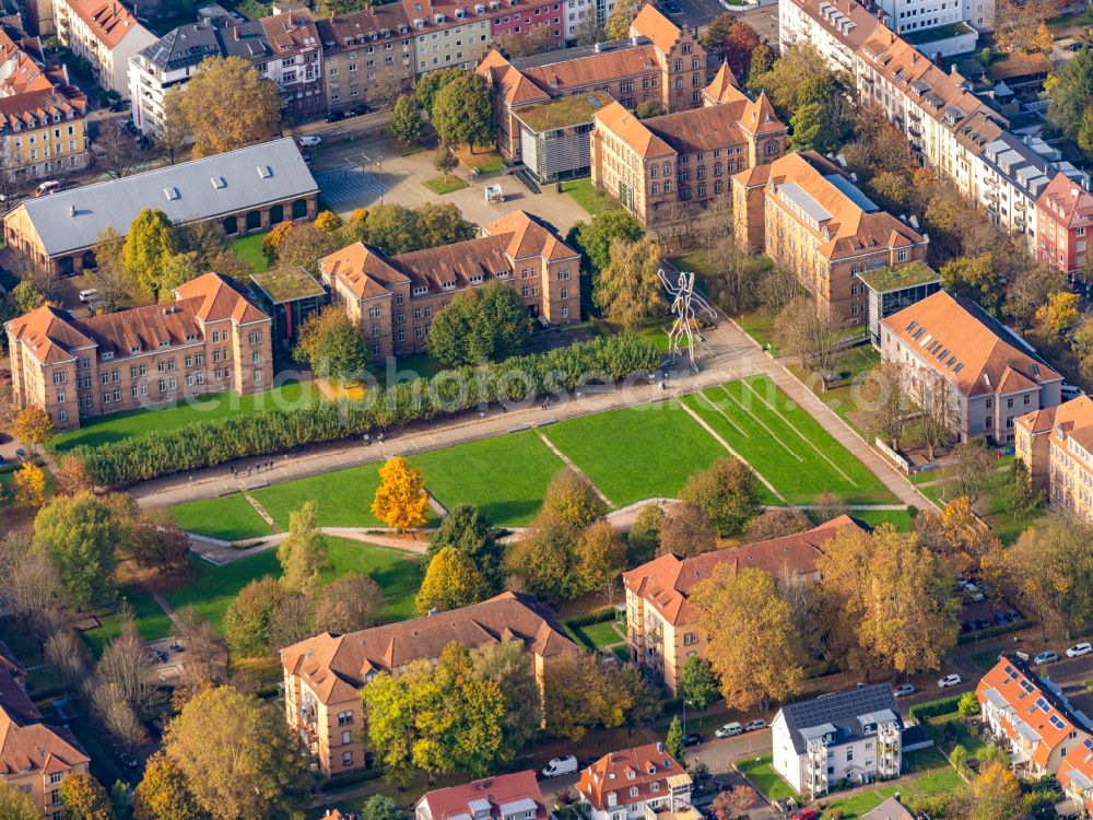 Aerial image Offenburg - Residential area along the park Platz of Verfassungsfreunde in Offenburg in the state Baden-Wuerttemberg, Germany