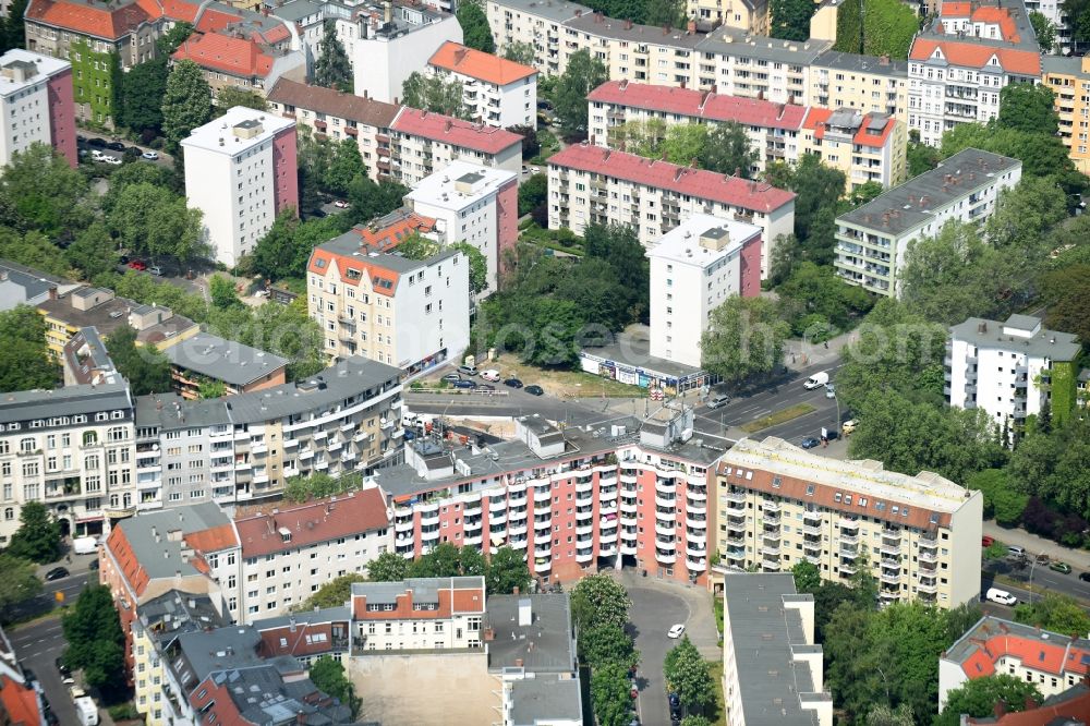 Berlin from the bird's eye view: Residential area with prefabricated at the Martin-Luther-Strasse and Hohenstaufenstrasse in the Schoeneberg district of Berlin, Germany