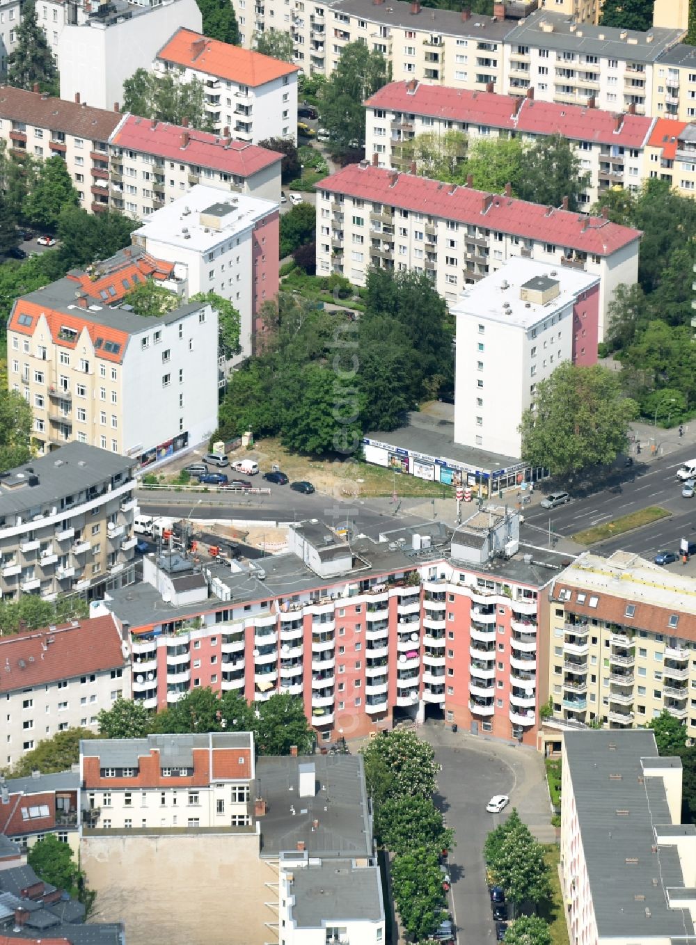 Aerial image Berlin - Residential area with prefabricated at the Martin-Luther-Strasse and Hohenstaufenstrasse in the Schoeneberg district of Berlin, Germany