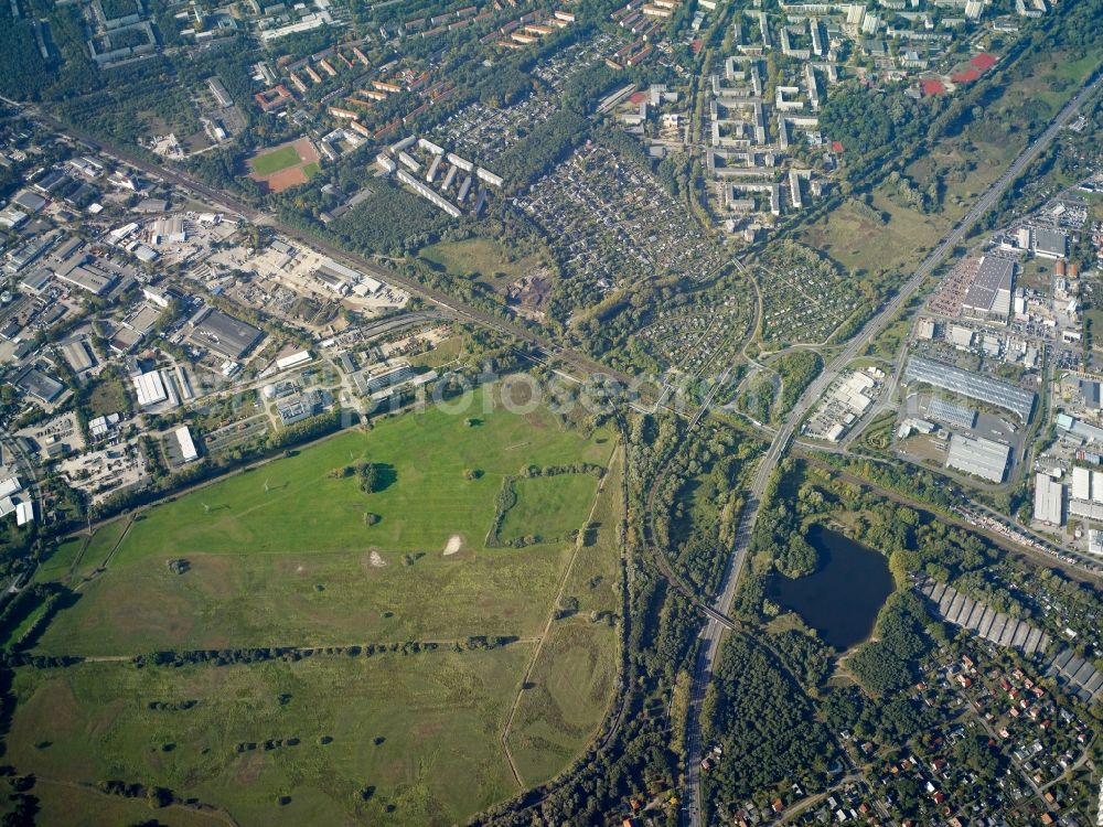 Aerial image Potsdam - Settlement Am Schlaatz near the industrial area Potsdam Sued in Potsdam in the state Brandenburg