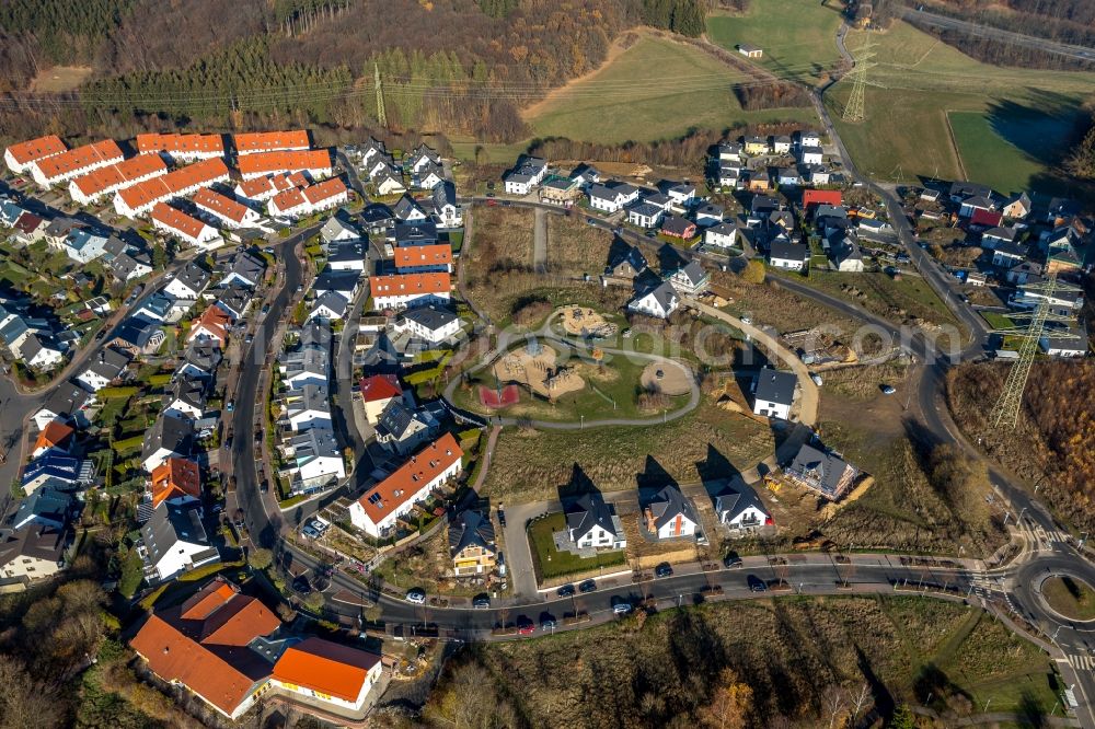 Lüdenscheid from the bird's eye view: Residential area settlement and the Hanni-Henning-Weg playground in Luedenscheid in the state of North Rhine-Westphalia, Germany