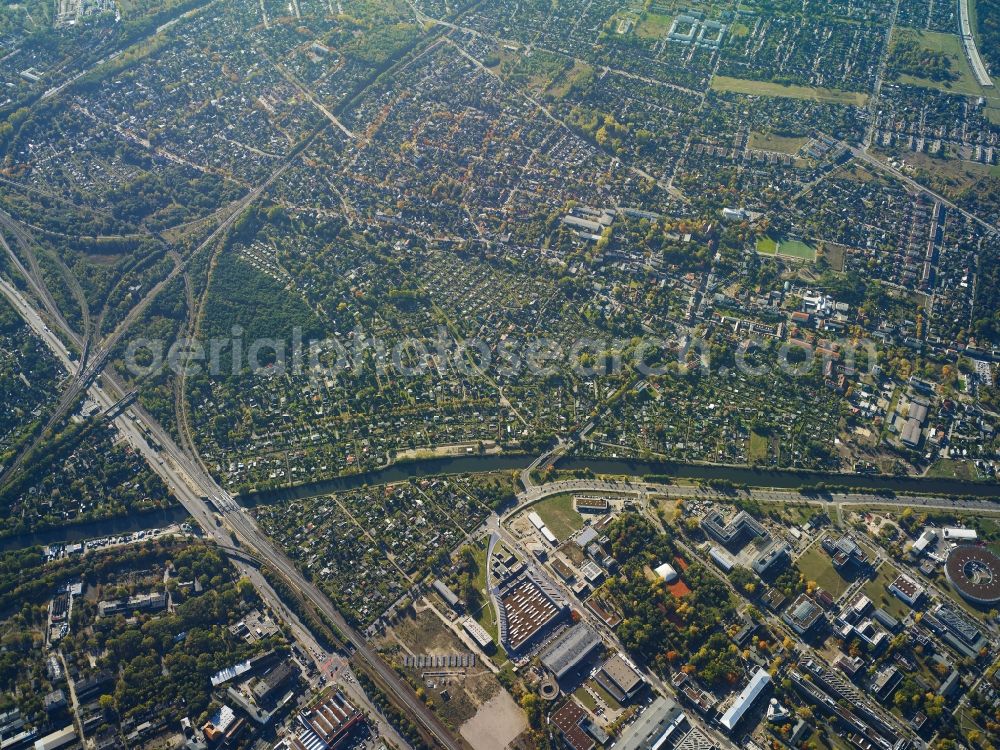 Berlin from above - Settlement at the Teltowkanal near the A-Road Adlergestell in Altglienicke in Berlin in Germany